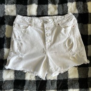 Time & Tru Shorts High Rise 4 white distressed